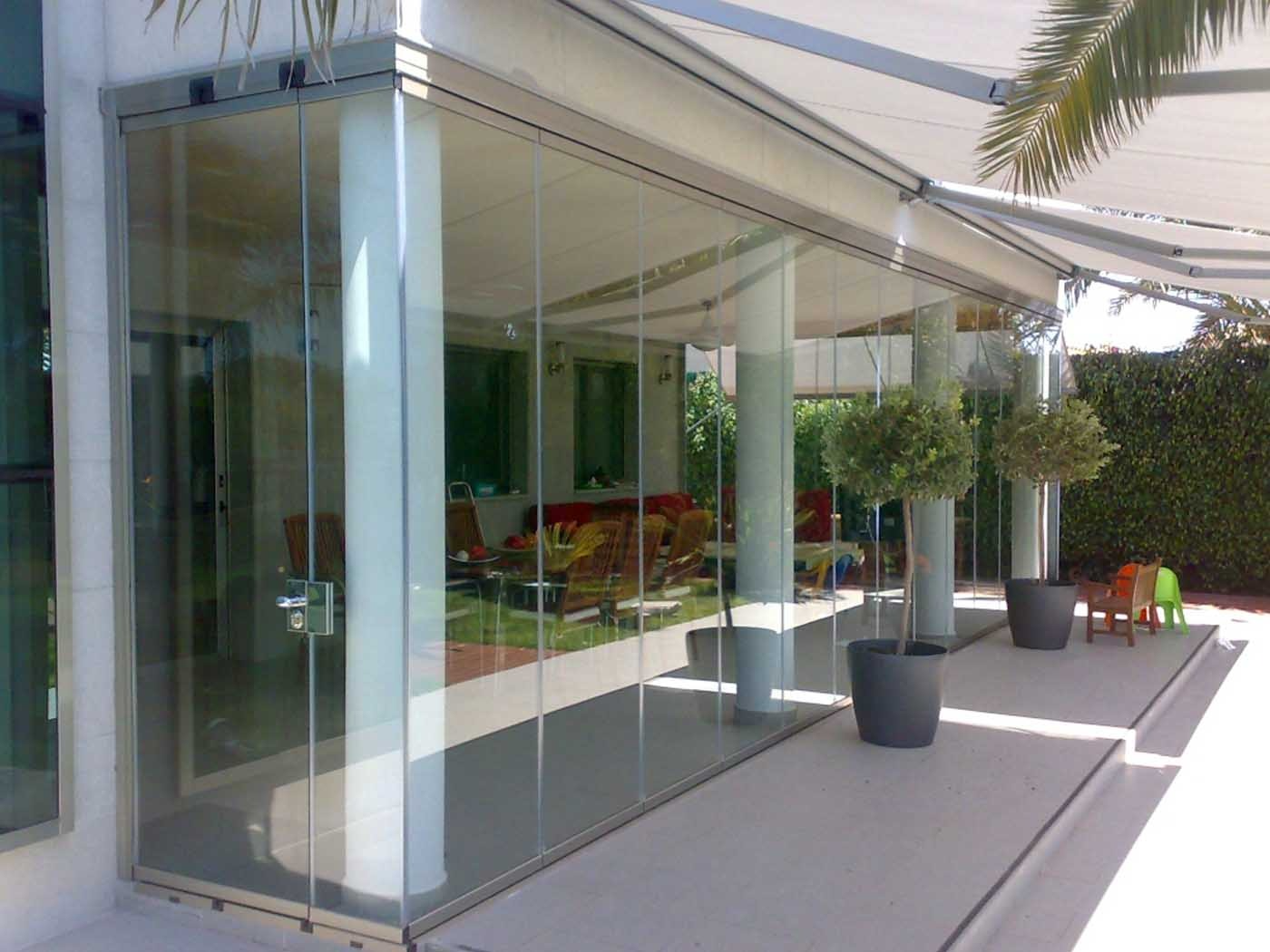 Cerramiento plegable en galería